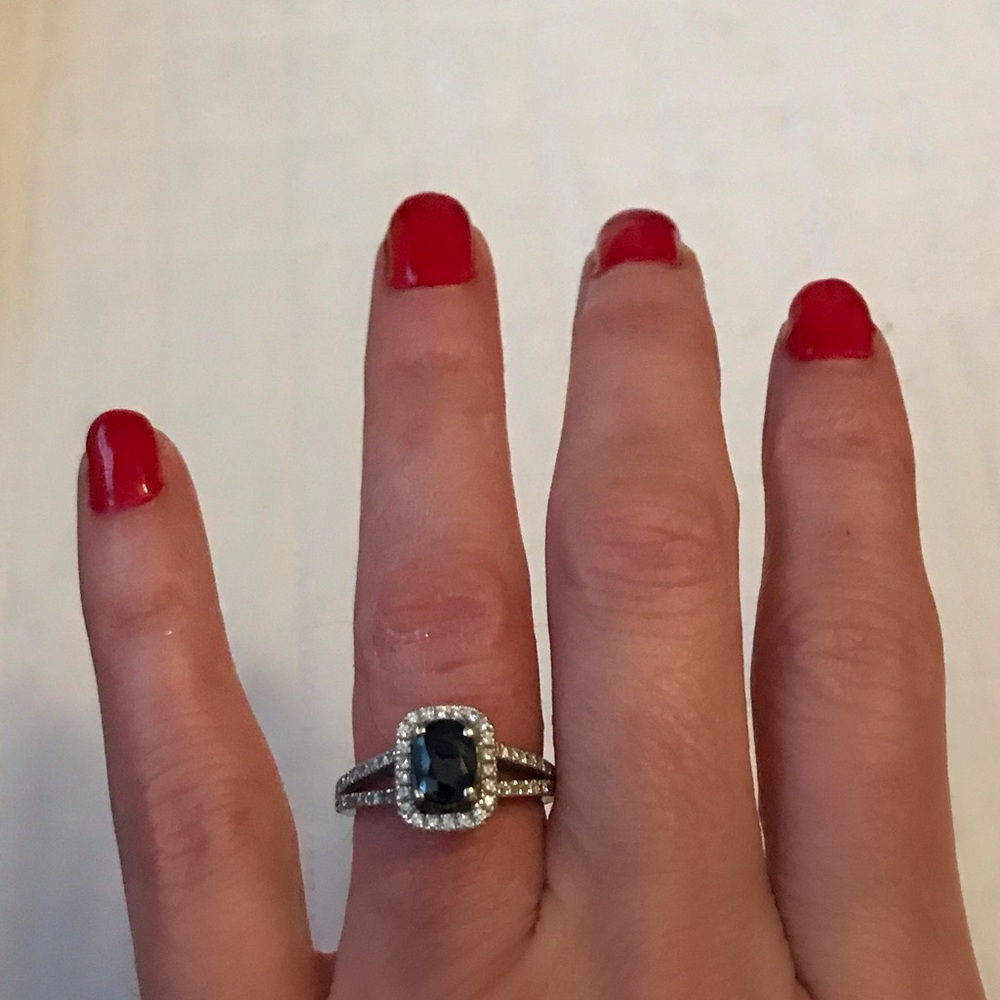 ✨Pretty authentic Sapphire and Diamond Ring!